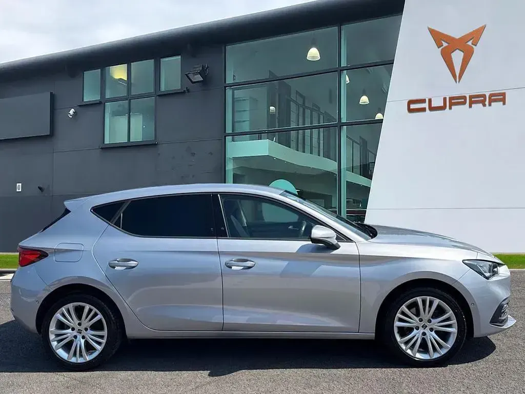 Used Seat Leon SE Dynamic 2021 Silver Hatchback