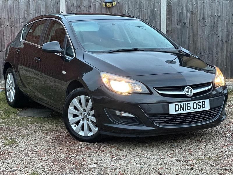 Black Used 2016 Vauxhall Astra S Hatchback | £2,850 (Good price) - Image 1/4