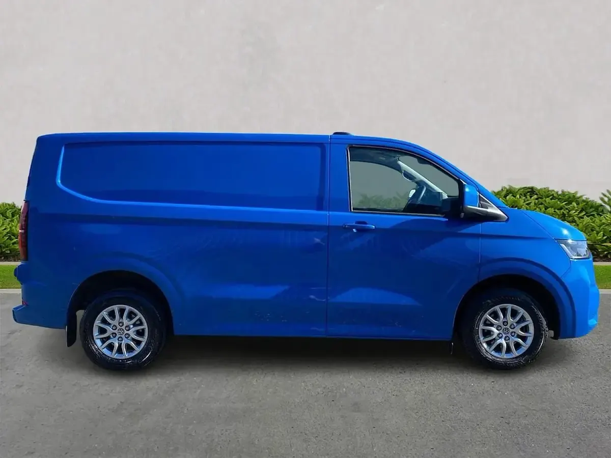 Used VW T7 Pro 150 HP (110 kW) 2025 Blue Van