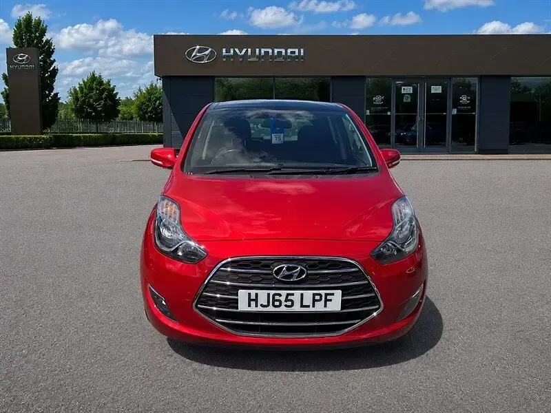 Used Hyundai ix20 Premium 90 HP (66 kW) 2015 Red Hatchback