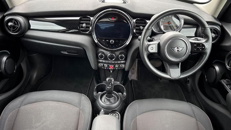 Used Mini Cooper Classic 134 HP (98 kW) 2021 White Hatchback