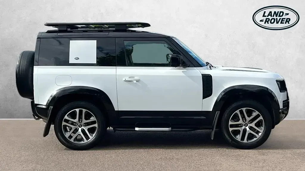 Used Land Rover Defender SE Dynamic 249 HP (183 kW) 2022 White SUV