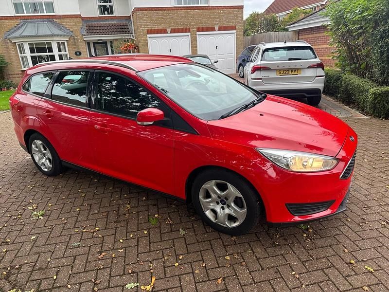 Usado Ford Focus Style 120 HP (88 kW) 2015 Vermelho Carrinha