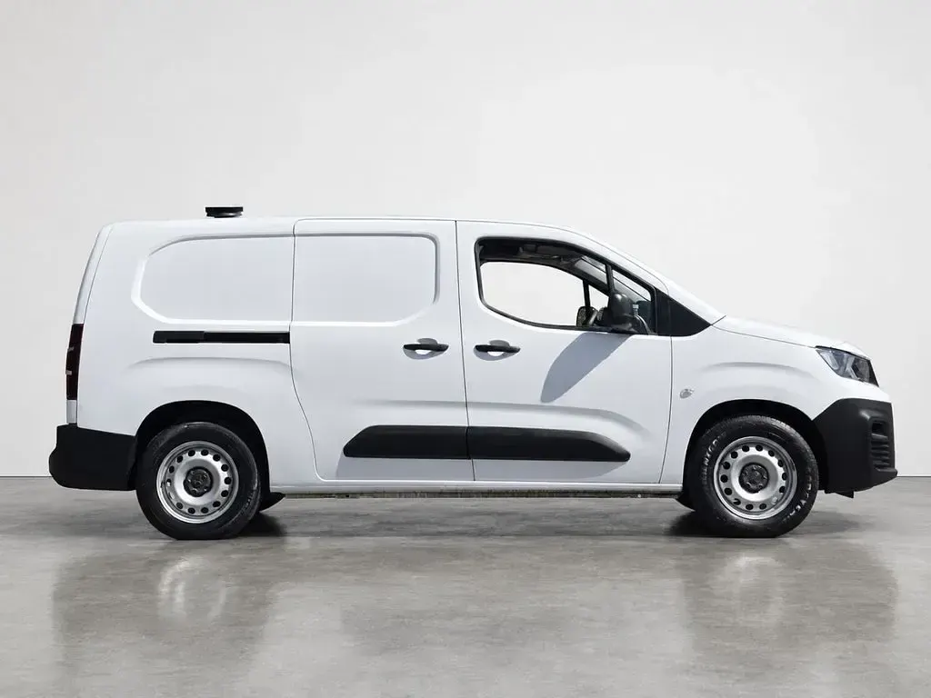 Used Peugeot E-Partner Premium 50 kW (68 HP) 2023 White MPV