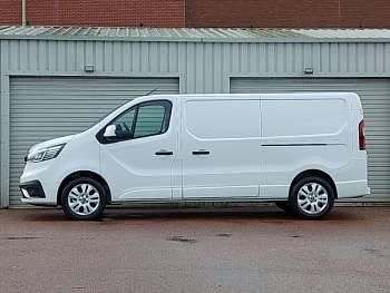 New Renault Trafic 2025 Solid  glacier white MPV
