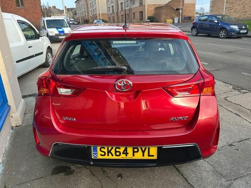 Used Toyota Auris 2014 Red Hatchback