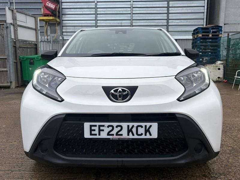 Used Toyota Aygo X PURE 72 HP (52 kW) 2022 White SUV
