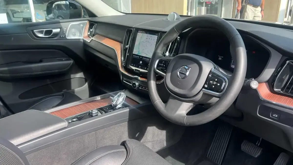 Used Volvo XC60 Ultimate 247 HP (181 kW) 2024 Silver SUV
