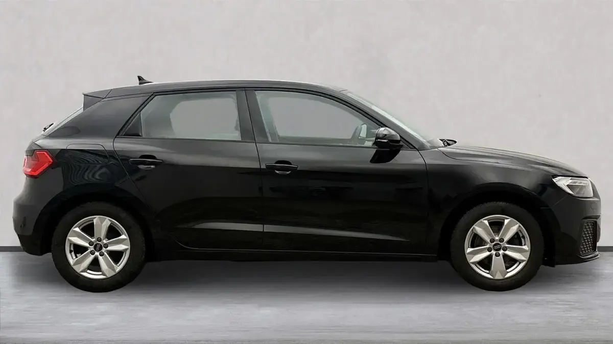 Używany Audi A1 Business 95 KM (69 kW) 2023 Czarny SUV