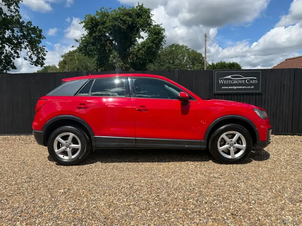 Used Audi Q2 Basis 150 HP (110 kW) 2016 Red SUV