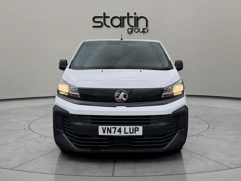 Used Vauxhall Vivaro S 118 HP (86 kW) 2024 White MPV