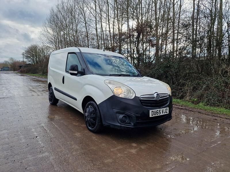 White Used 2015 Vauxhall Combo | £2,295 (Super price) - Image 1/4