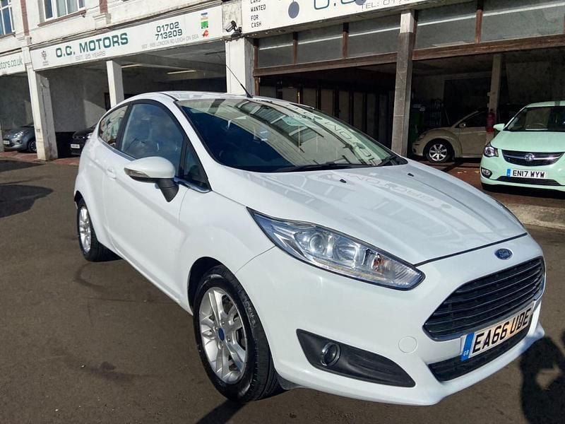 White Used 2016 Ford Fiesta Zetec Hatchback | £4,695 (Fair price) - Image 1/4