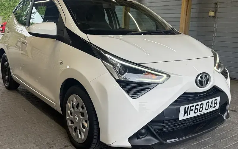 Used Toyota Aygo X-play 72 HP (52 kW) 2020 Hatchback