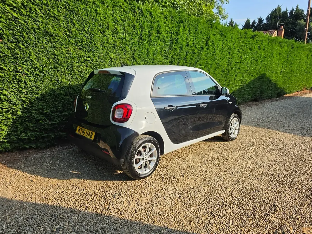 Used Smart ForFour Passion 71 HP (52 kW) 2016 Black Hatchback