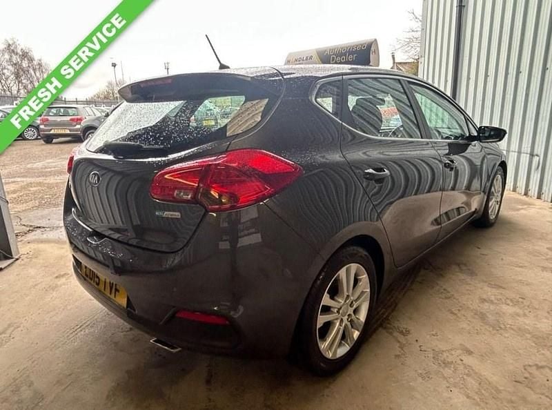 Used Kia Ceed 126 HP (92 kW) 2015 Silver Hatchback