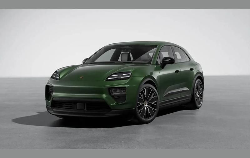 Green Used 2025 Porsche Macan SUV | £71,450 (Expensive) - Image 1/4