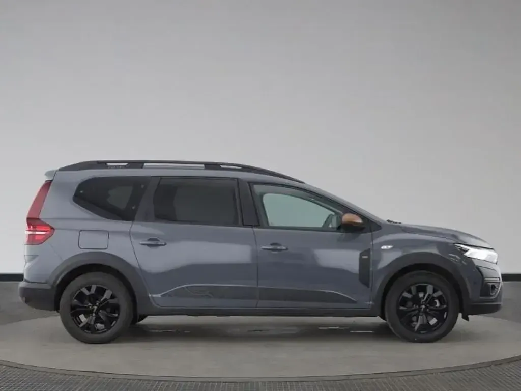 Used Dacia Jogger Extreme 141 HP (103 kW) 2024 Grey MPV