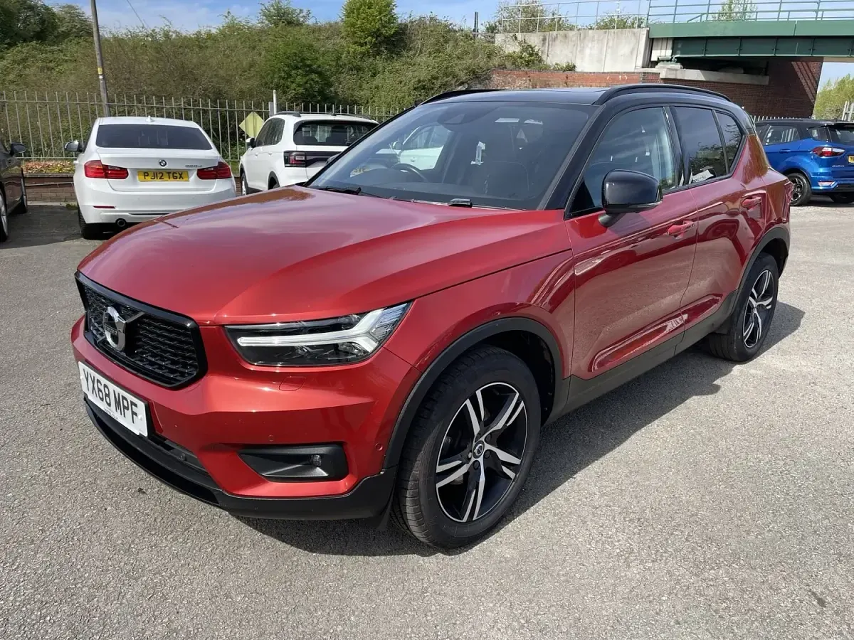 Used Volvo XC40 R-Design 150 HP (110 kW) 2019 Red SUV
