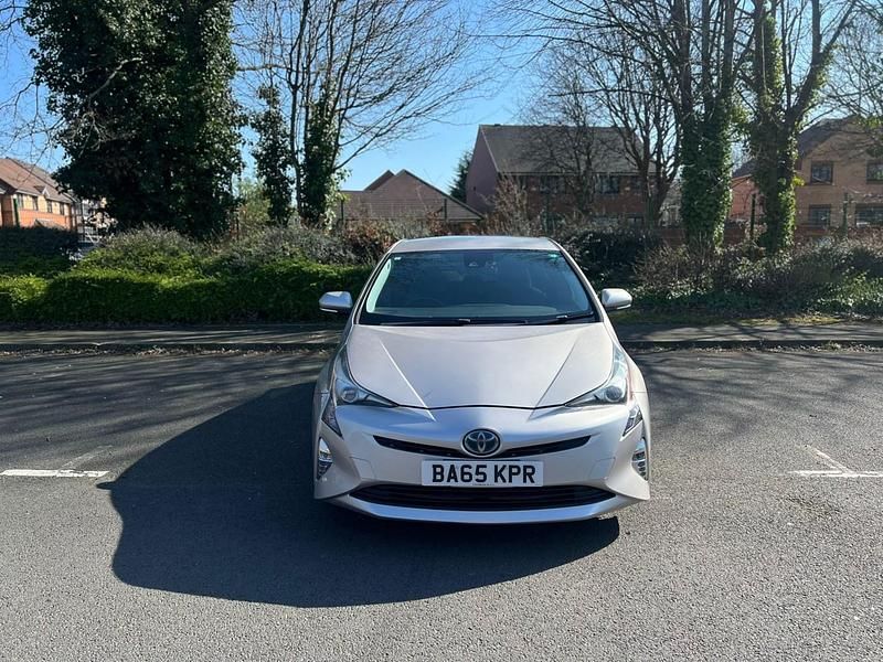 Used Toyota Prius 70 HP (51 kW) 2025 Silver Hatchback