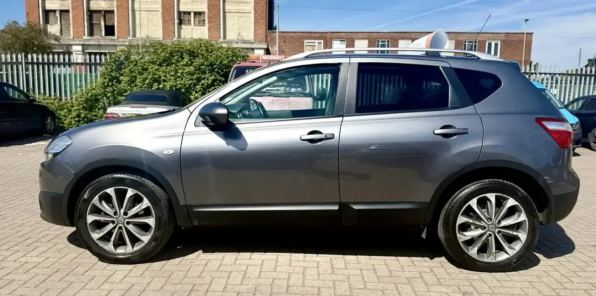 Begagnad Nissan Qashqai Tekna 131 HK (96 kW) 2012 Grå SUV