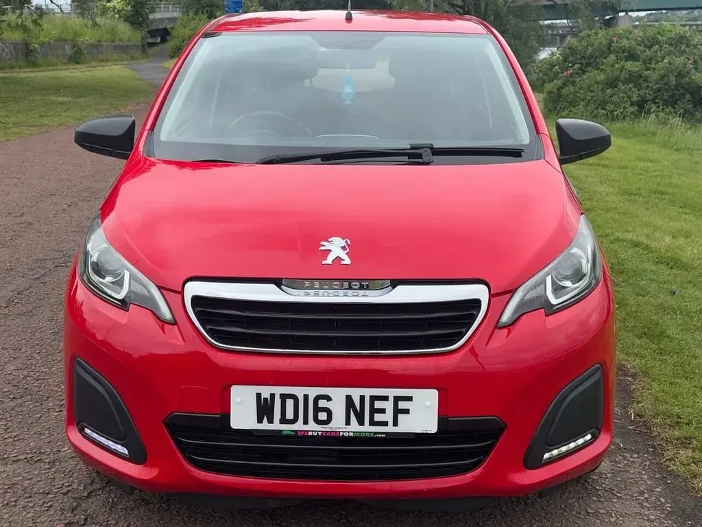 Used Peugeot 108 Active 68 HP (50 kW) 2016 Red Hatchback