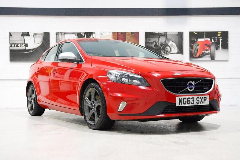 Red Used 2014 Volvo V40 R-Design Estate | £3,885 (Fair price) - Image 1/4