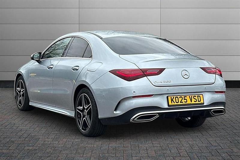 Usado Mercedes CLA200 Executive 163 HP (119 kW) 2025 Prateado Sedan
