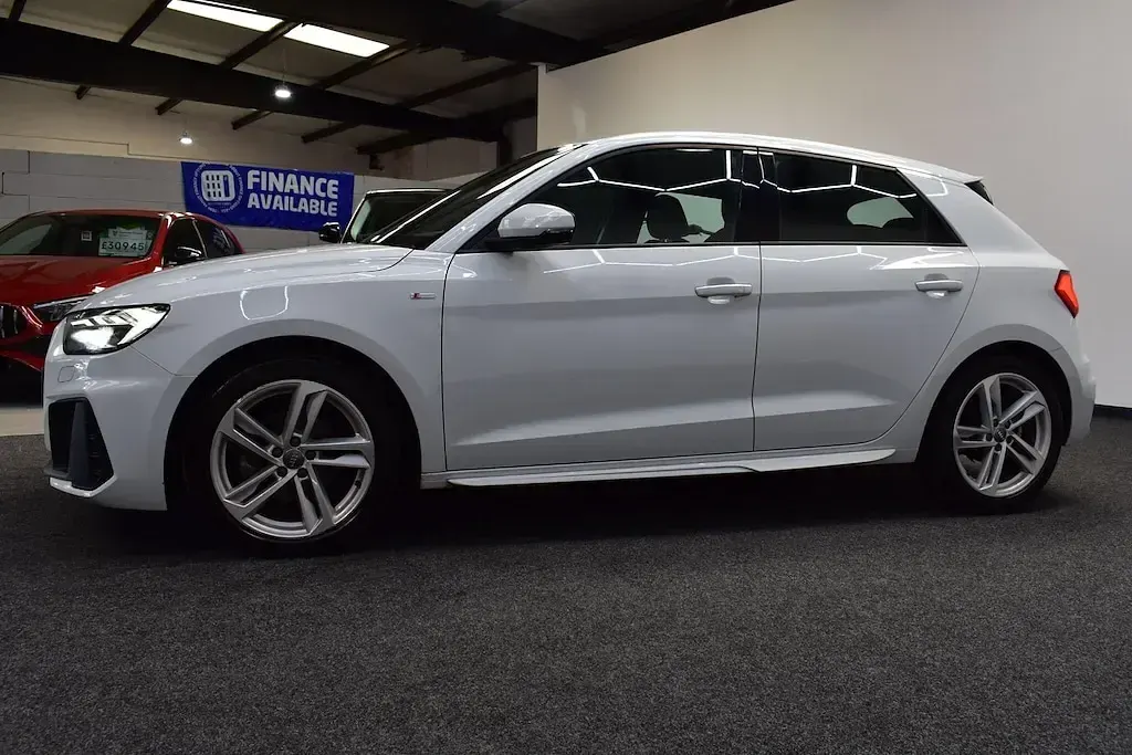 Used Audi A1 Sportback S-Line 116 HP (85 kW) 2019 White Hatchback