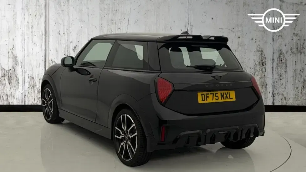 Used Mini Cooper Hatch 113 kW (154 HP) 2025 Black Hatchback