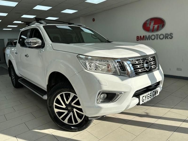 White Used 2016 Nissan Navara Tekna Pickup | £12,995 (Fair price) - Image 1/4