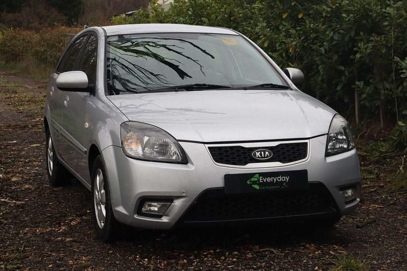 Used Kia Rio 109 HP (80 kW) 2011 Silver Hatchback
