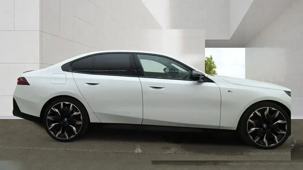 Used BMW i5 Comfort Edition 436 kW (593 HP) 2024 White