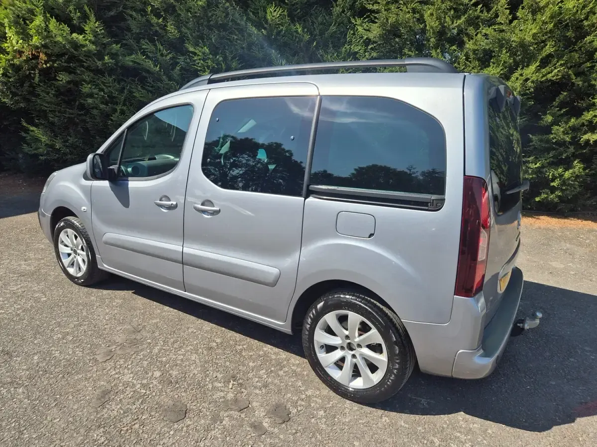 Used Citroën Berlingo Flair 100 HP (73 kW) 2018 Grey MPV