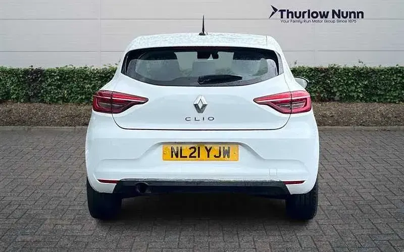 Used Renault Clio Play 101 HP (74 kW) 2020 White Hatchback