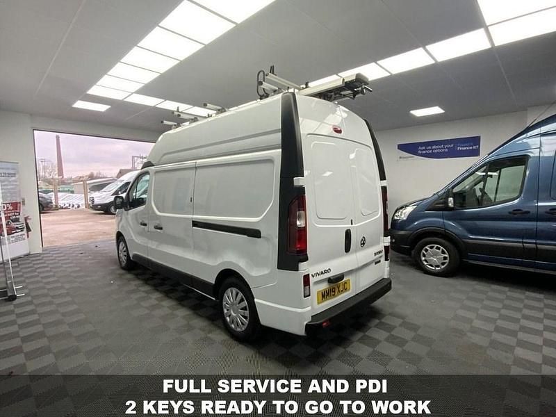 Used Vauxhall Vivaro 125 HP (91 kW) 2019 White MPV