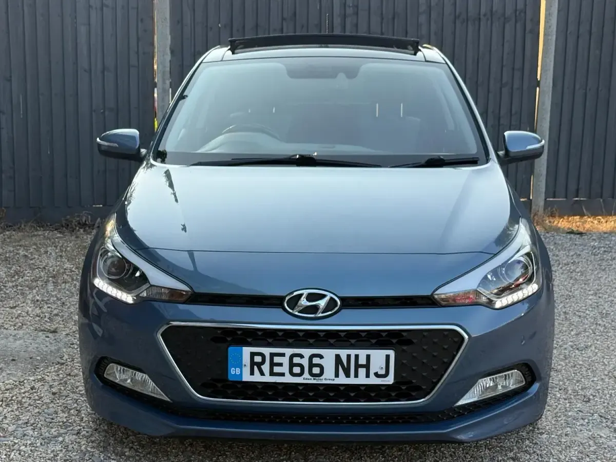 Used Hyundai i20 Premium SE 90 HP (66 kW) 2016 Blue Hatchback