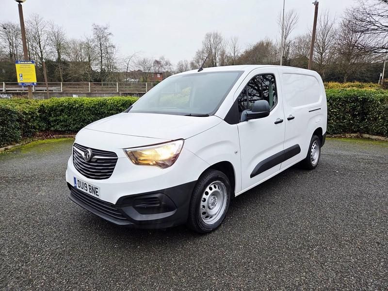 Used Vauxhall Combo Edition 100 HP (73 kW) 2019 White Van