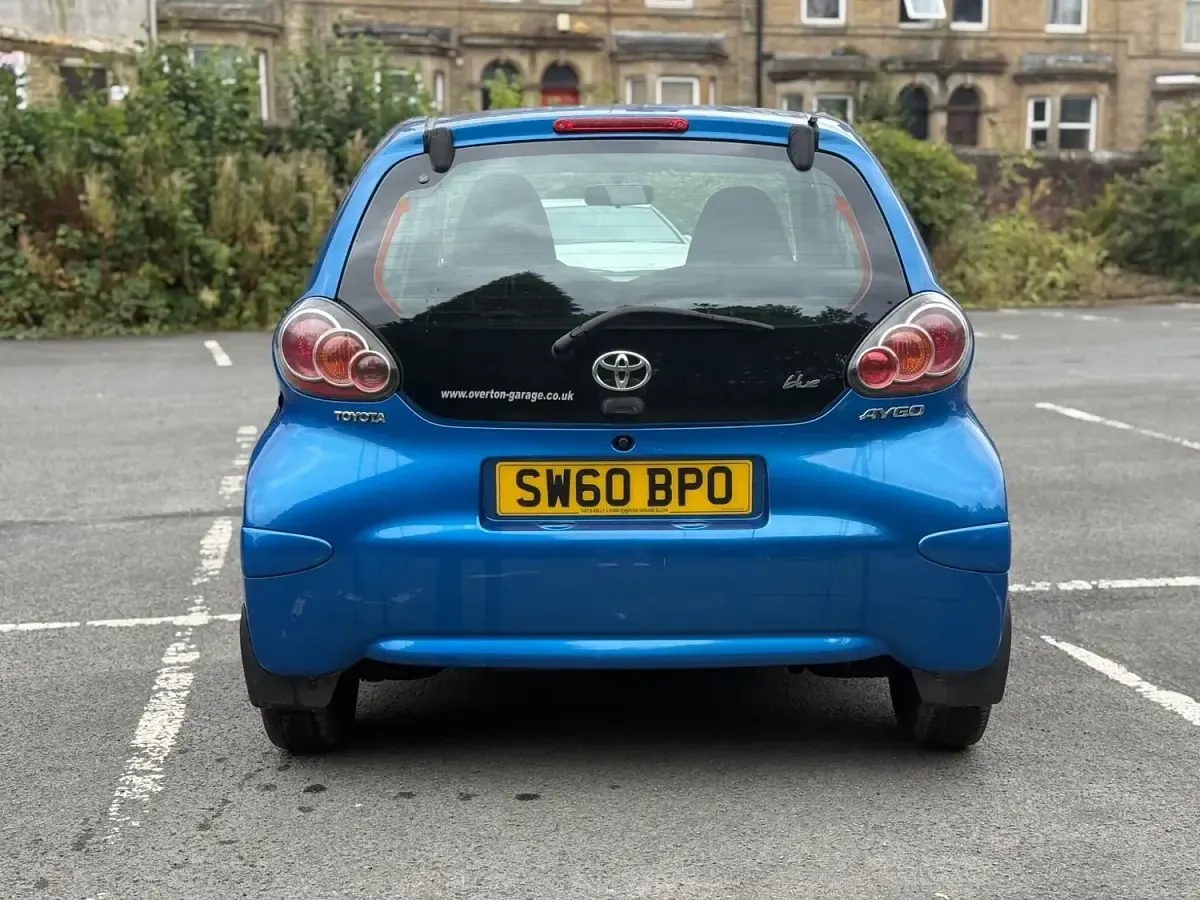 Used Toyota Aygo 68 HP (50 kW) 2010 Blue Hatchback