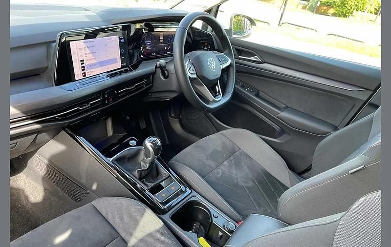 Used VW Golf VIII Edition 130 HP (95 kW) 2023 White Hatchback