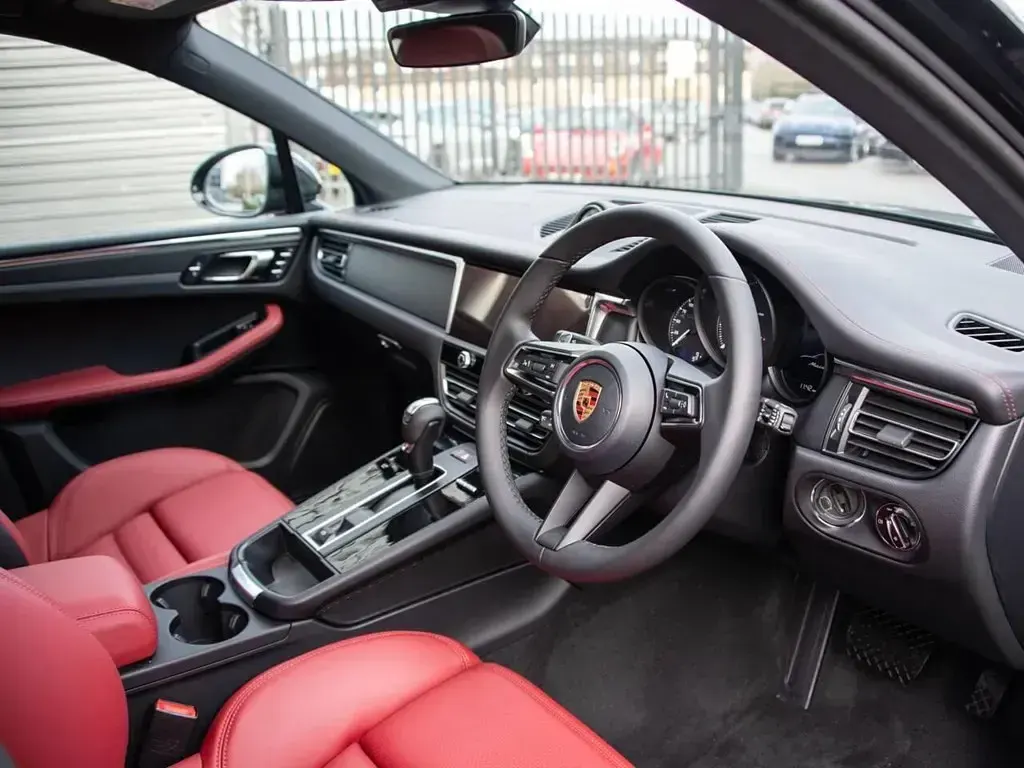 Used Porsche Macan 265 HP (194 kW) 2026 Black SUV