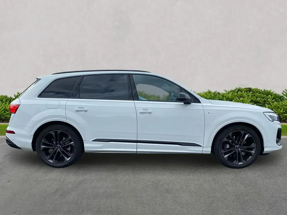 Used Audi Q7 Black Edition 286 HP (210 kW) 2026 White SUV
