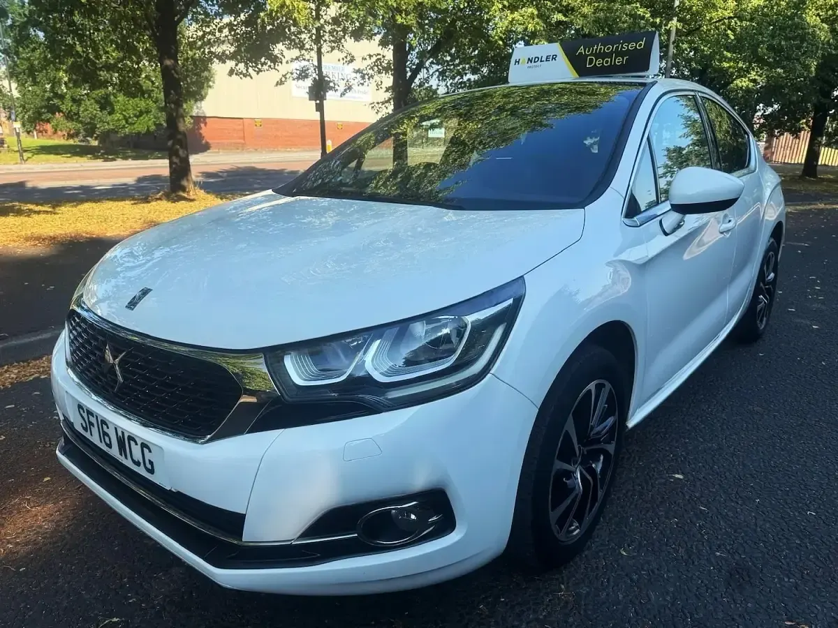 Used DS Automobiles DS4 Elegance 120 HP (88 kW) 2016 White Hatchback