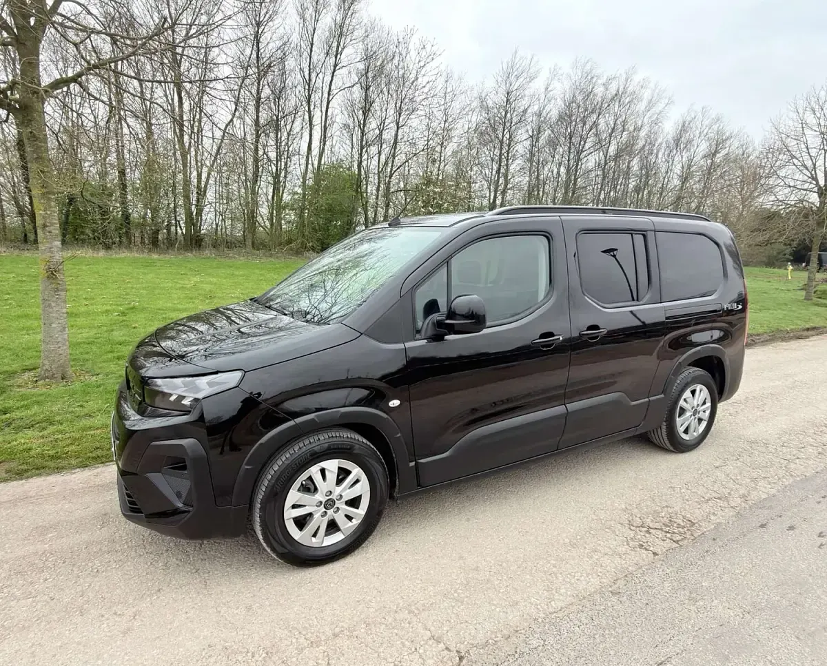Used Peugeot Rifter Allure 100 HP (73 kW) 2024 Black MPV
