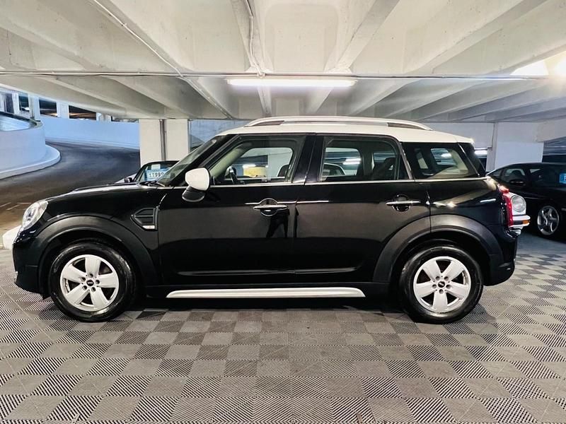 Begagnad Mini Cooper Classic 2020 Svart Halvkombi