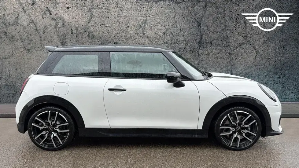 Gebraucht Mini Cooper Hatch 113 kW (154 PS) 2026 Weiß Kleinwagen