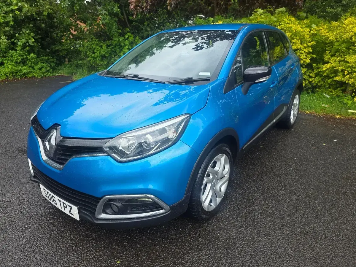Used Renault Captur Dynamique 90 HP (66 kW) 2016 Blue SUV