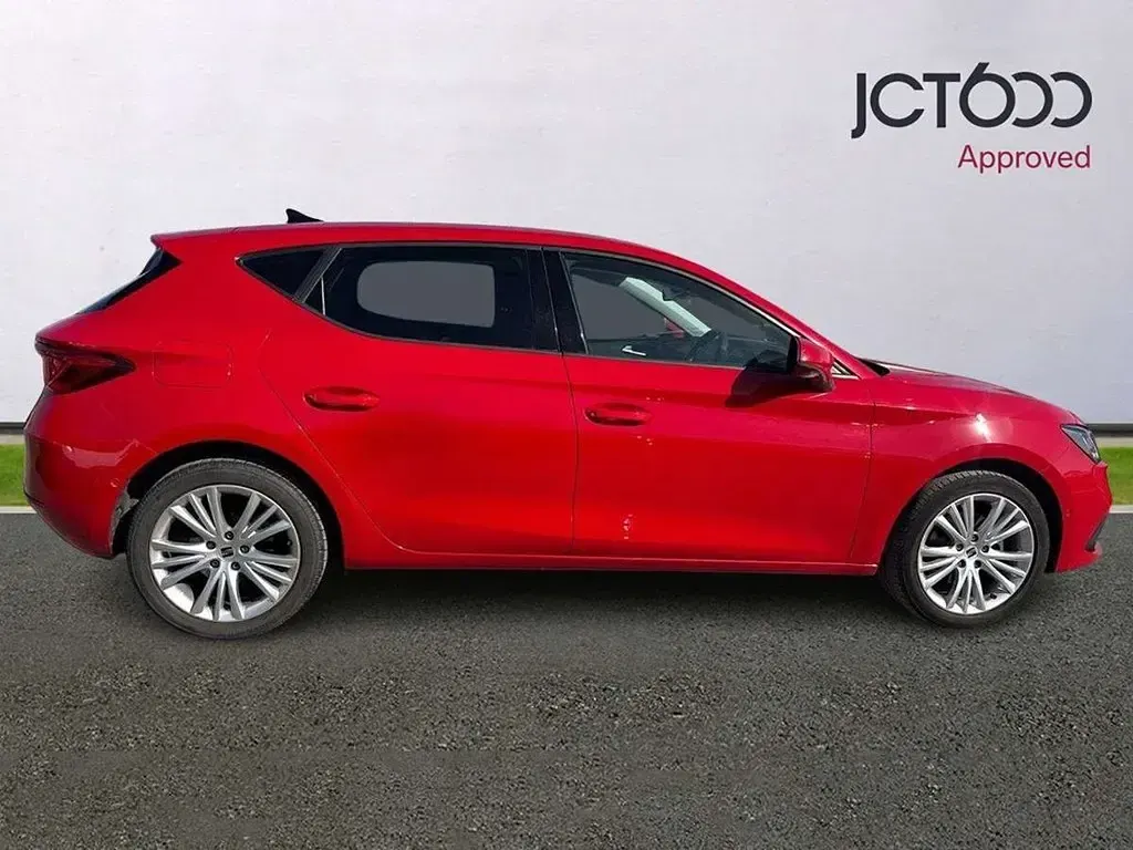 Used Seat Leon SE Dynamic 108 HP (79 kW) 2021 Red Hatchback