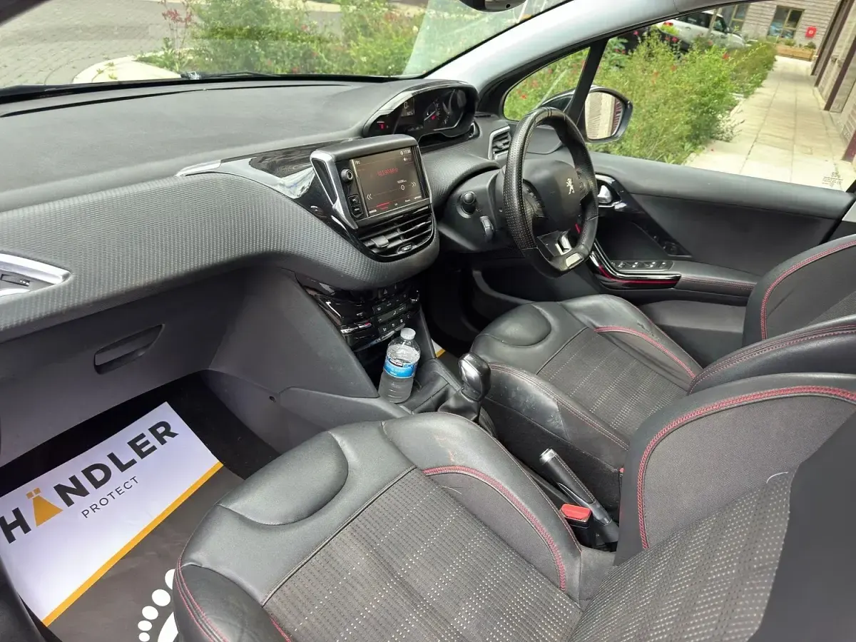 Used Peugeot 208 GT-line 2018 Grey Hatchback