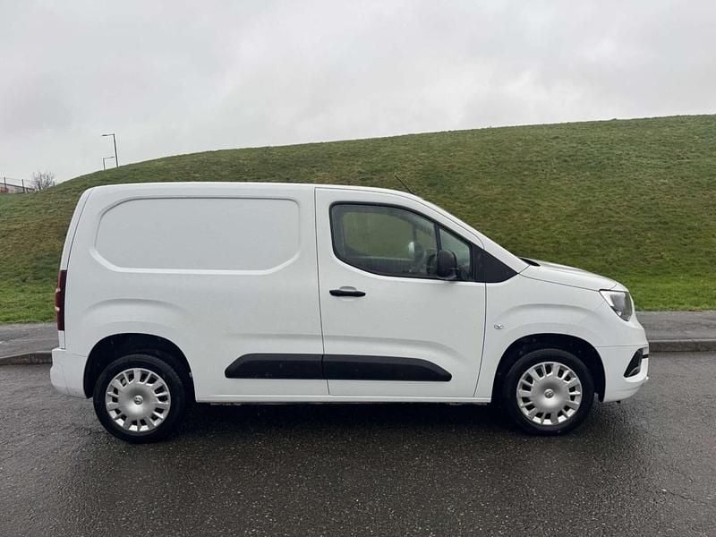 Used Vauxhall Combo Sportive 100 HP (73 kW) 2022 White MPV